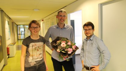 Matthias Walter receives Onderwijsbloemetje