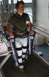 ubject&#8217;s leg strapped to LOPES exoskeleton