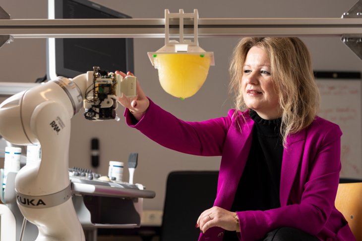 Françoise Siepel met robot