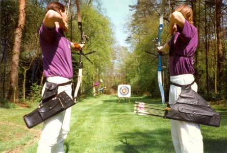 1998, handboogschietbaan op de campus