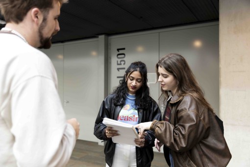 Two students at the University of Twente asking a question to their lecturer.