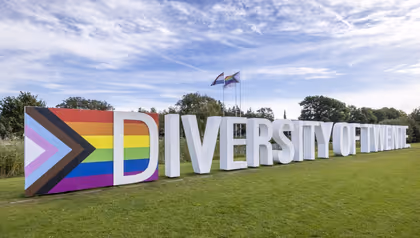 grote letters die spellen "diversity of twente"