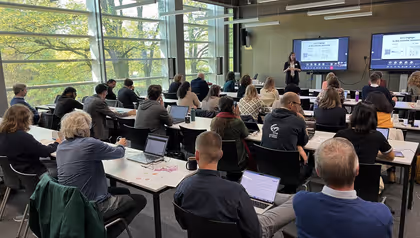 speaker presenting to a room of people