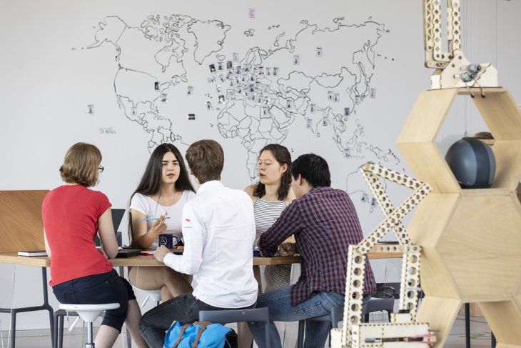 studeren in het buitenland: studenten voor een wereldkaart