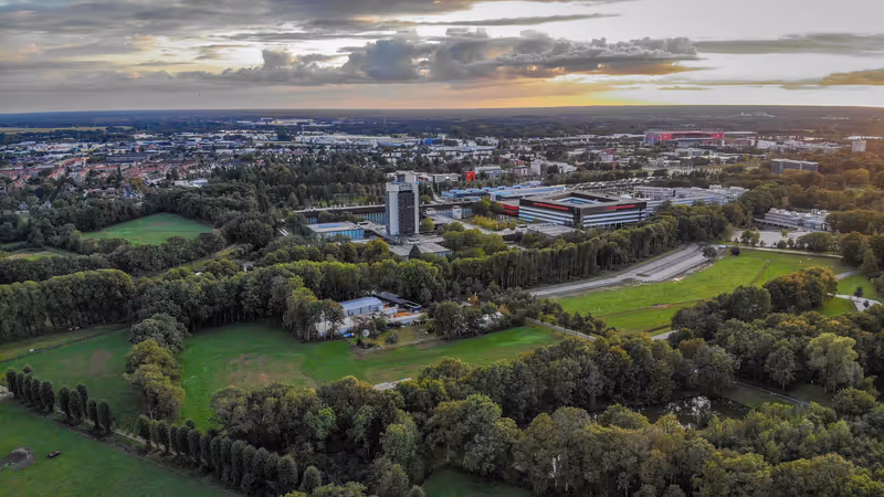 Dronefoto van de campus