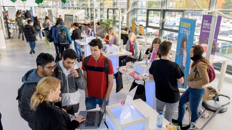 Visitors of the Info Market
