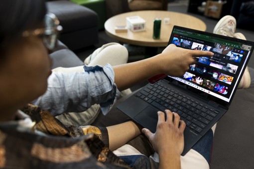 University of Twente students watching netflix movies and series