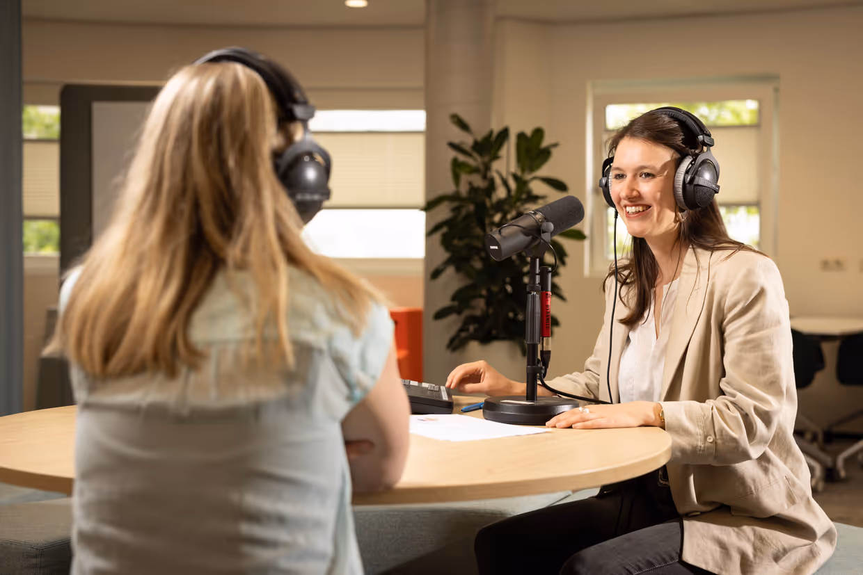Lara Wöhler with a podcast setup