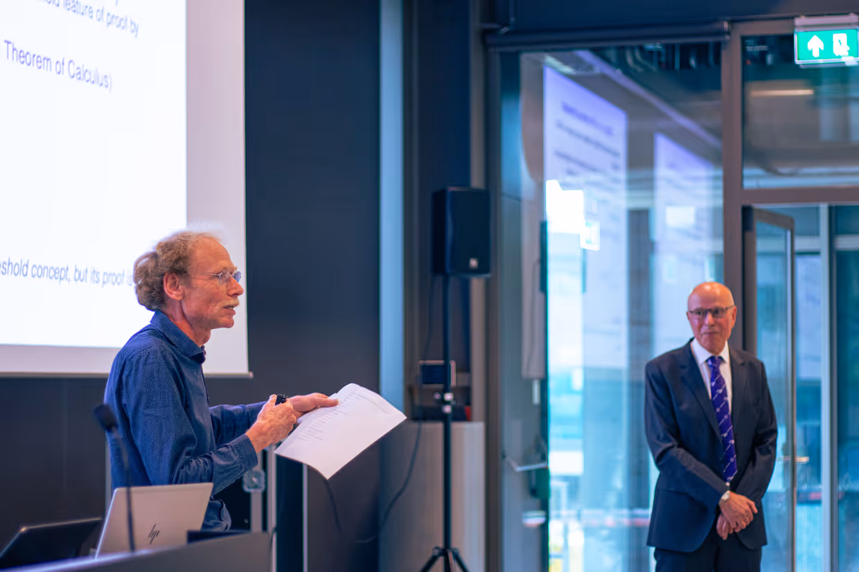 Hans Zwart interrupting the lecture