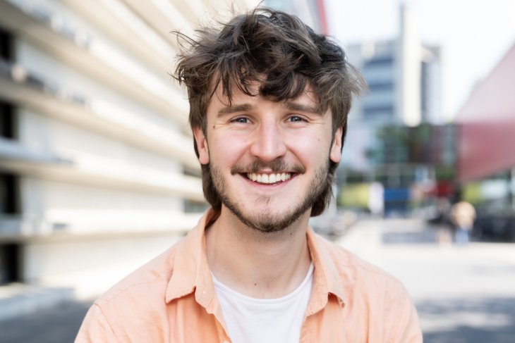 Student Daniel op de campus