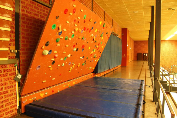 http://www.sport.utwente.nl/content/afbeeldingen/boulderwand.jpg