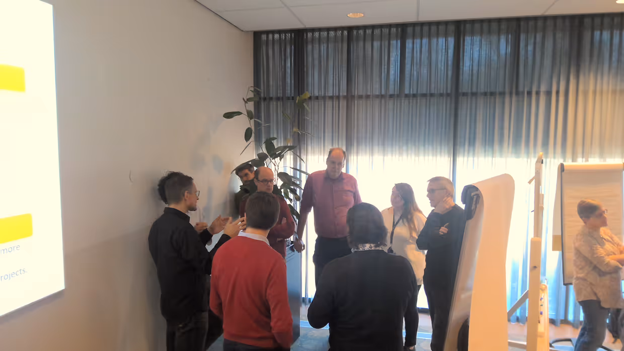 Discussion at flipchart by DAMUT colleagues