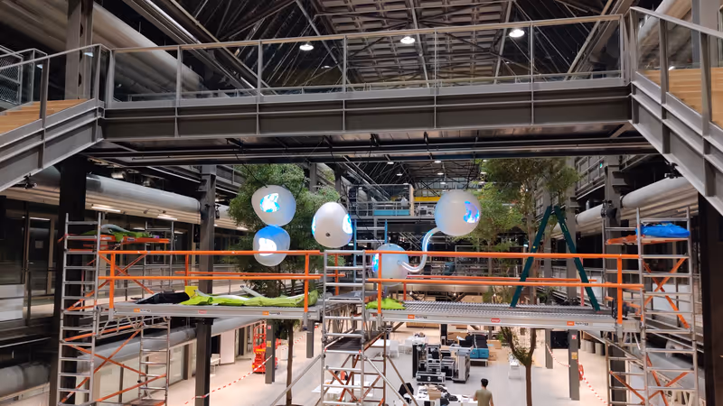 Eye catcher installed at TechMed Centre