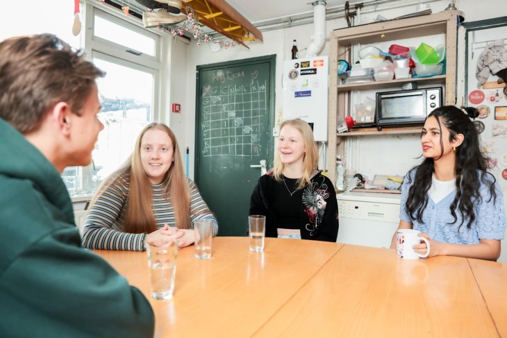 Studenten tijdens een hospiteeravond