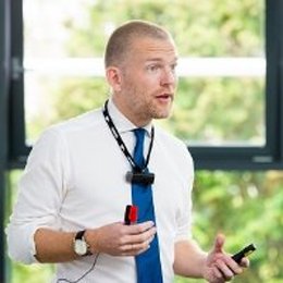 Zeger van der Wal, kerndocent van de Masterclass Publieke Manager van de 21e eeuw, Universiteit Twente