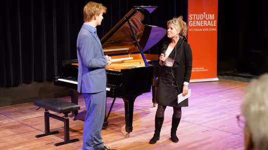 Pianist Alexander Jansen 17-10
