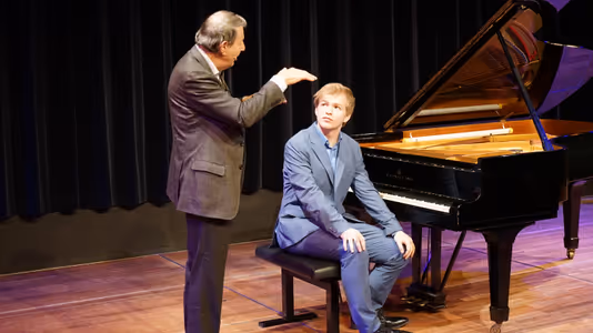 Pianist Alexander Jansen 17-10