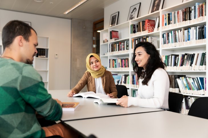 students of the university of twente choosing a minor