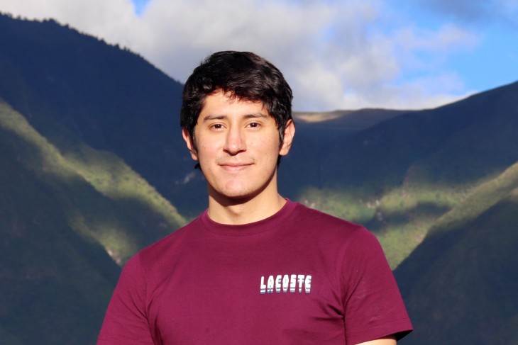 Master Civil Engineering & Management graduate Carlos smiles into the camera.