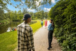 Studenten van de Universiteit Twente in het Volkspark in Enschede.