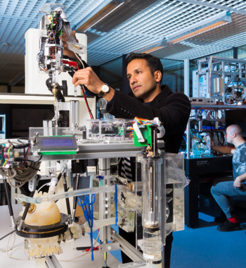 Een nano engineer aan het werk.